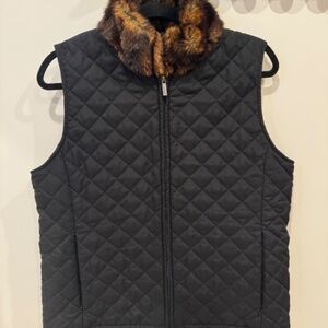 LAUREN RALPH LAUREN Zip Black Quilted Vest with faux fur collar in size- small